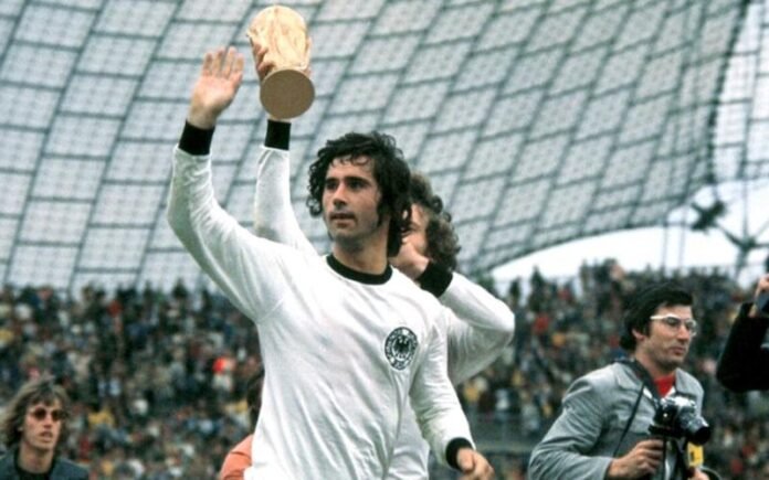 Bundesliga top scorer celebrating a goalscoring record